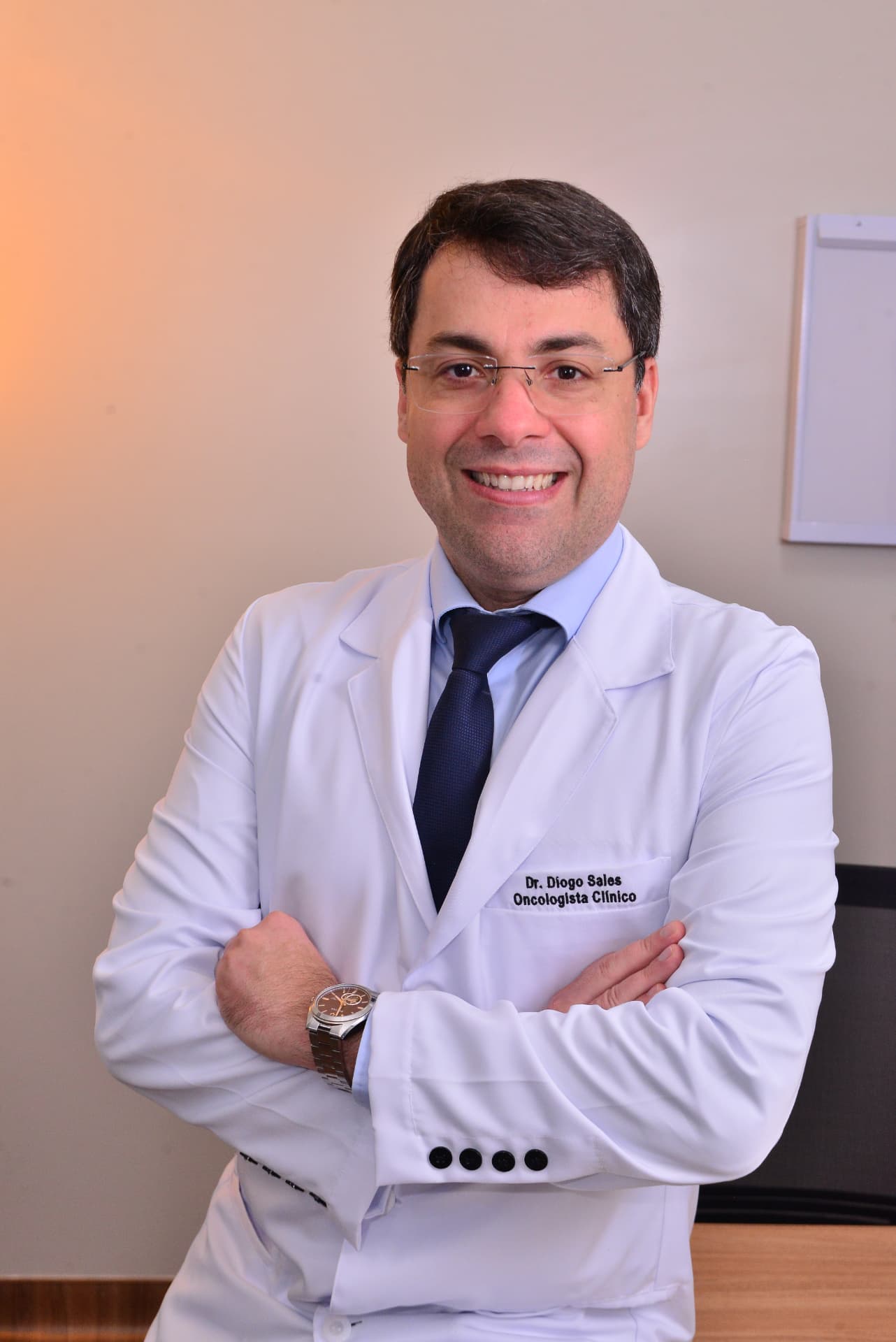 Dr. Diogo Sales especialista em Oncologia Clínica e Oncogeriatria
